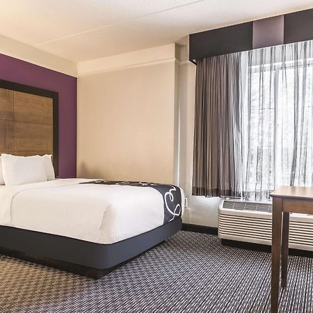 La Quinta By Wyndham Alexandria Airport Hotel Luaran gambar