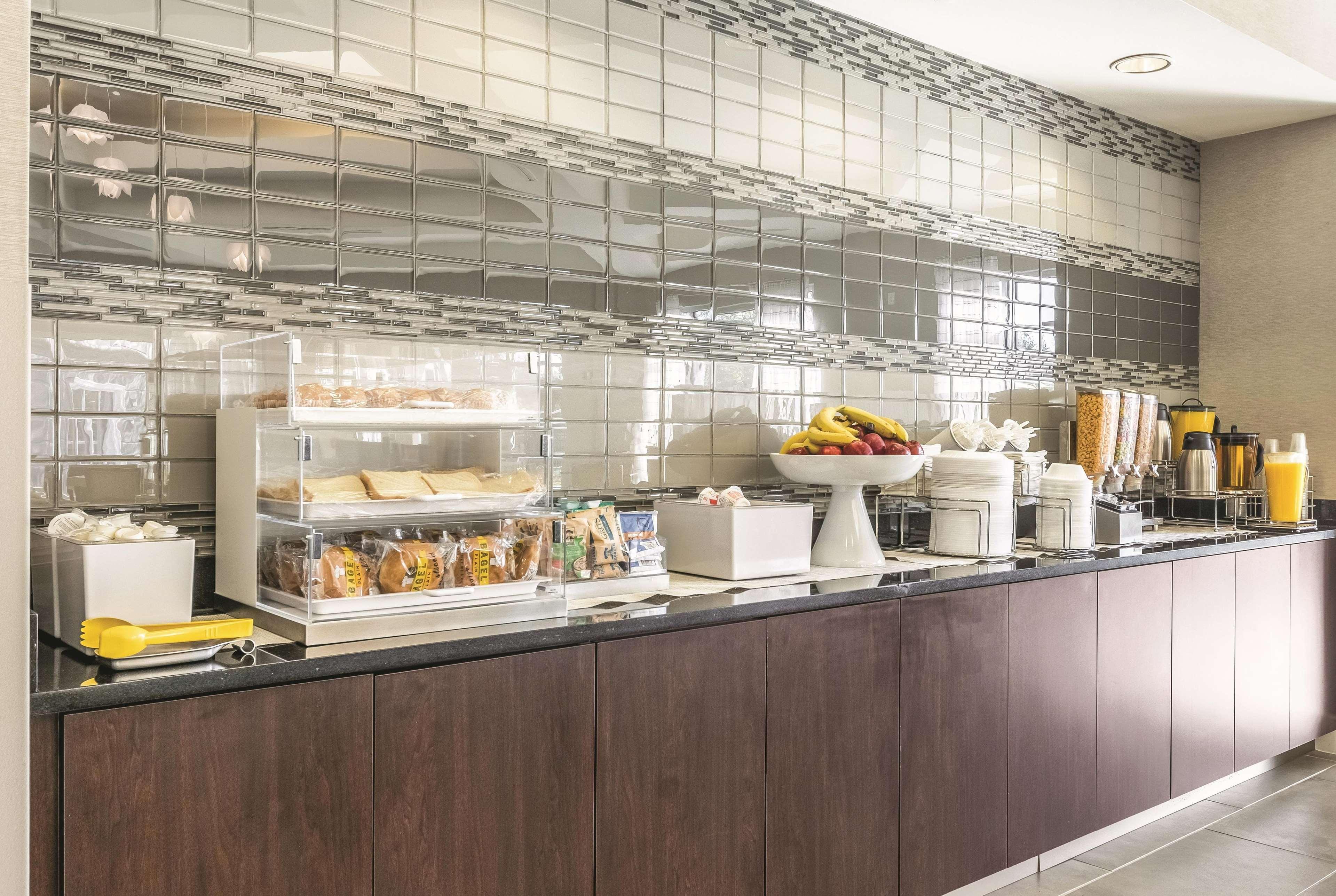 La Quinta By Wyndham Alexandria Airport Hotel Luaran gambar