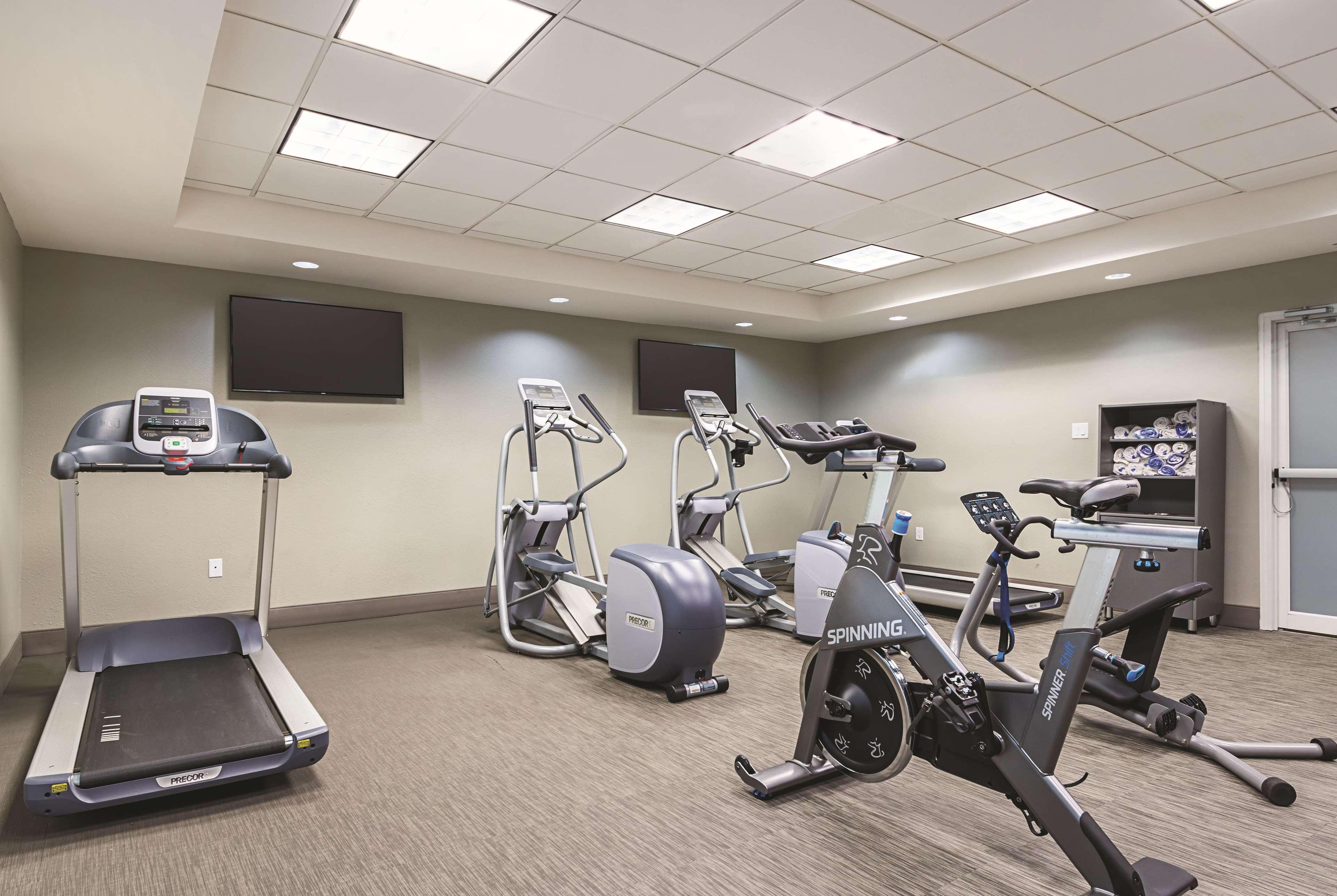 La Quinta By Wyndham Alexandria Airport Hotel Luaran gambar