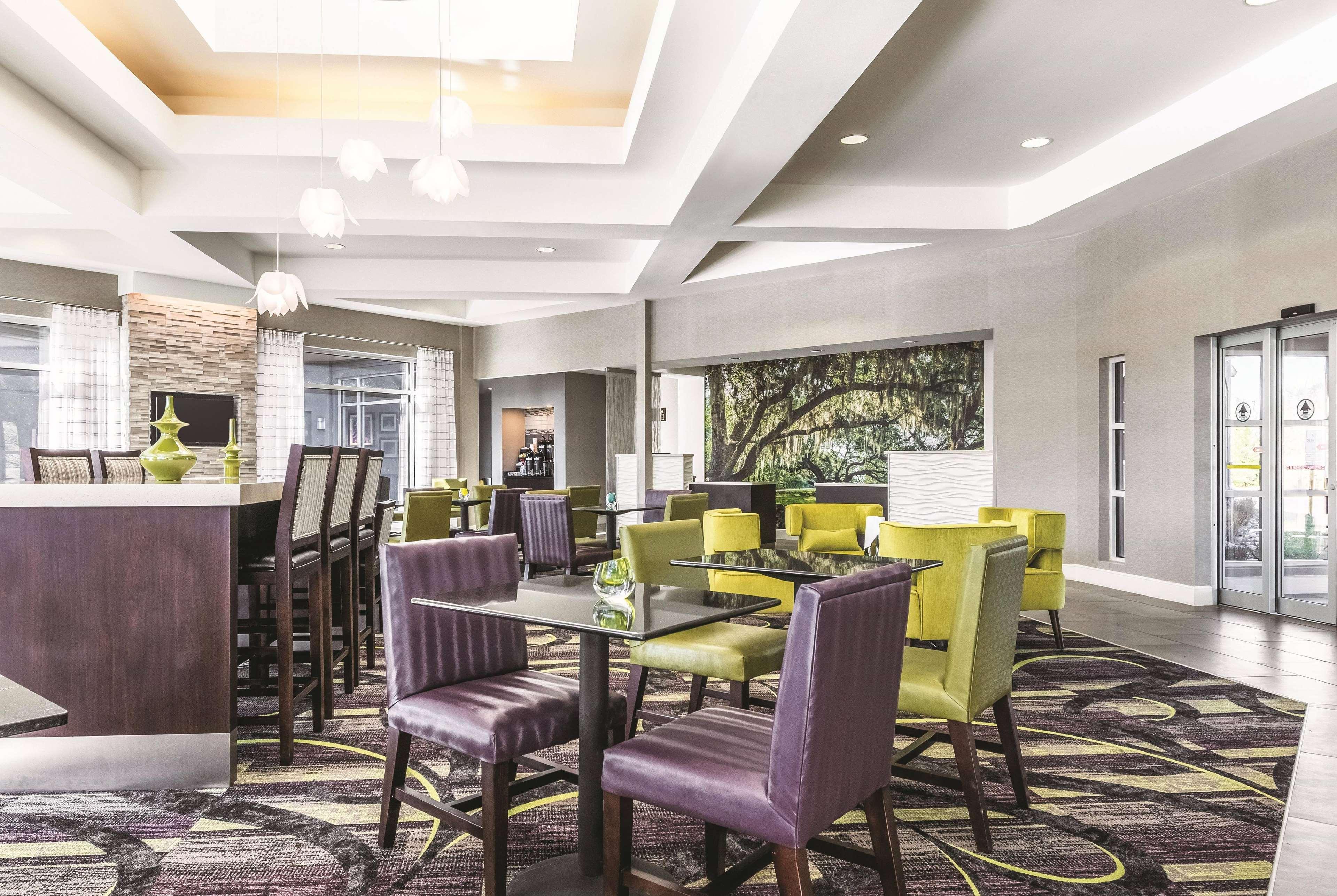 La Quinta By Wyndham Alexandria Airport Hotel Luaran gambar