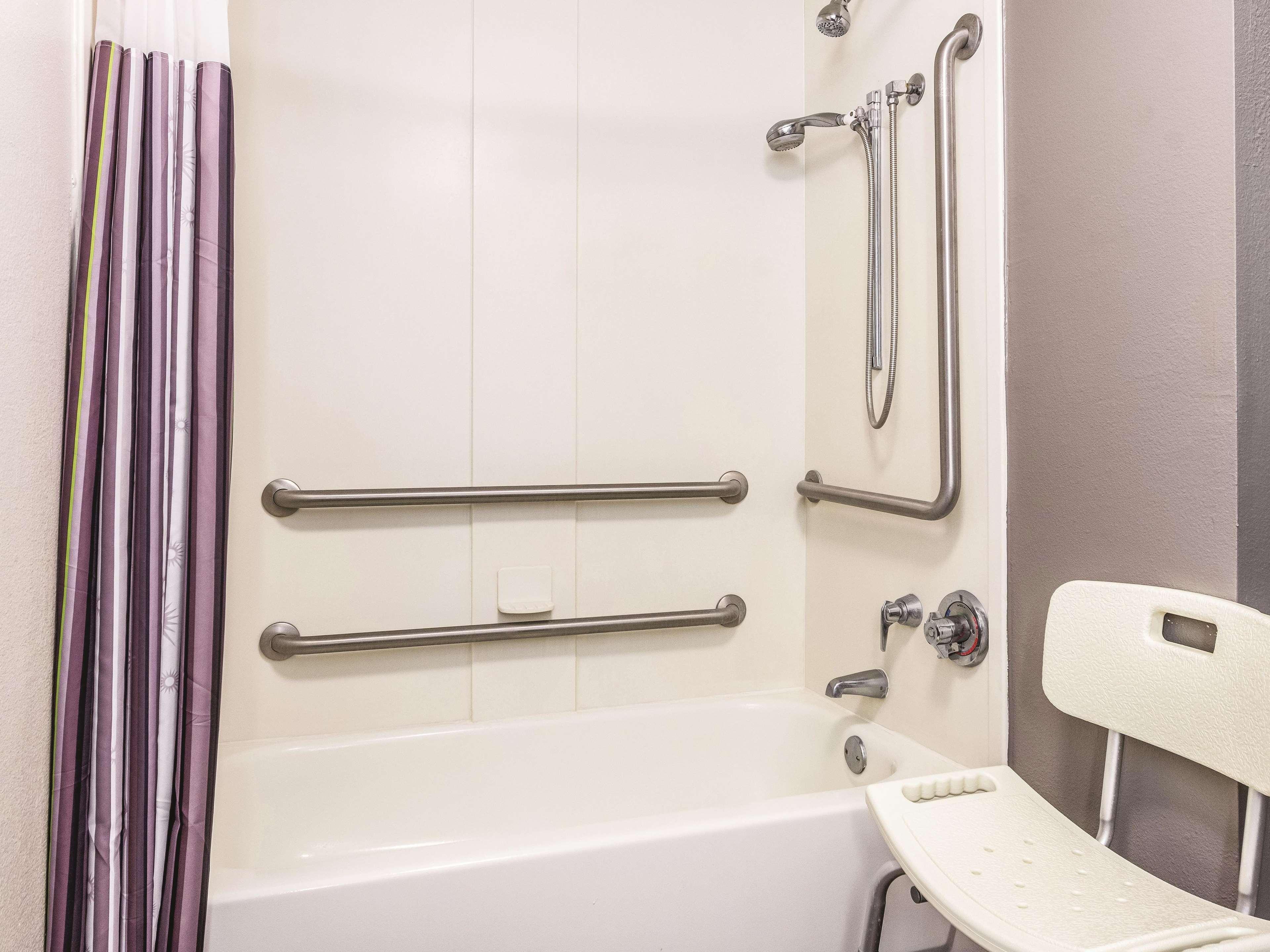 La Quinta By Wyndham Alexandria Airport Hotel Luaran gambar