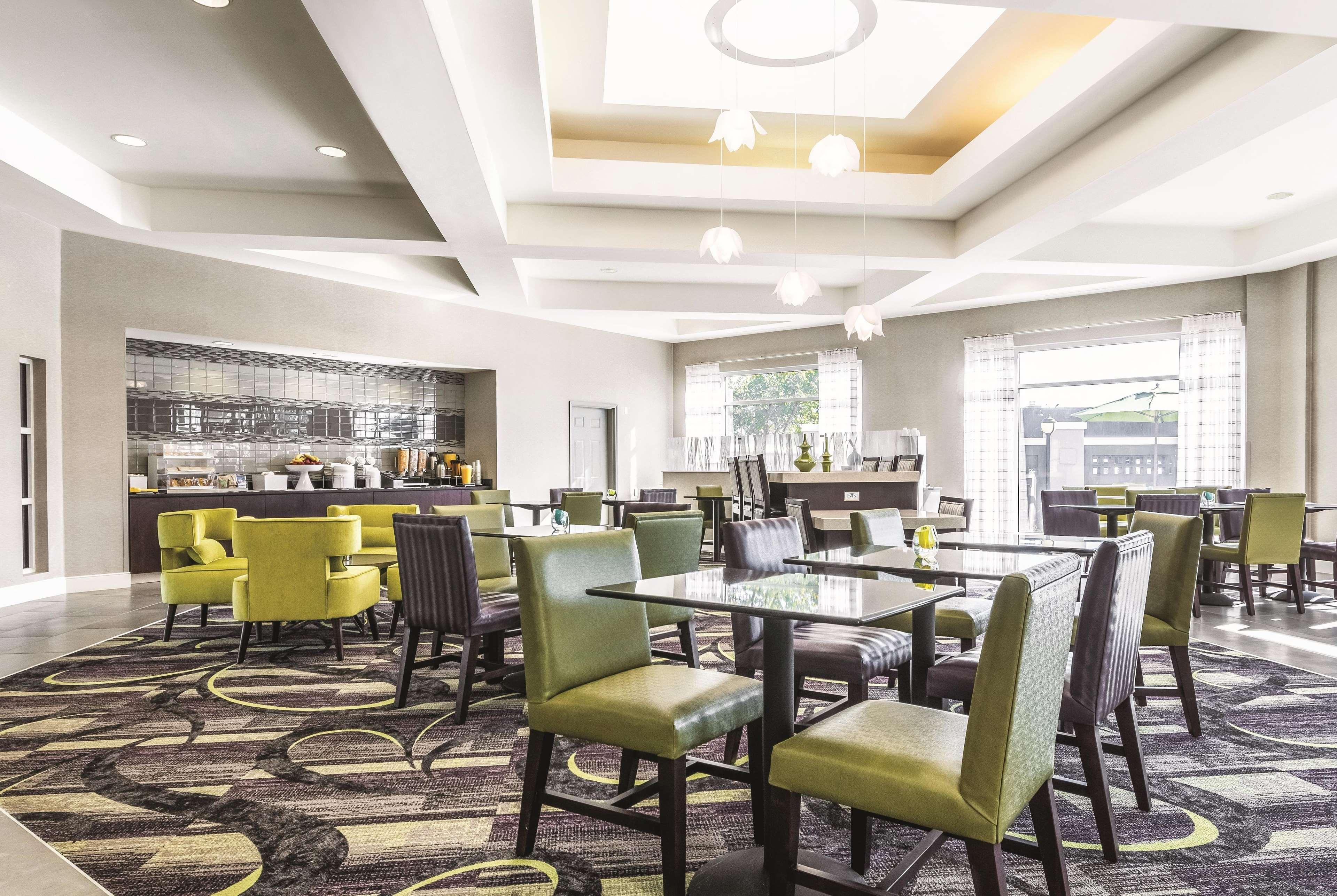 La Quinta By Wyndham Alexandria Airport Hotel Luaran gambar