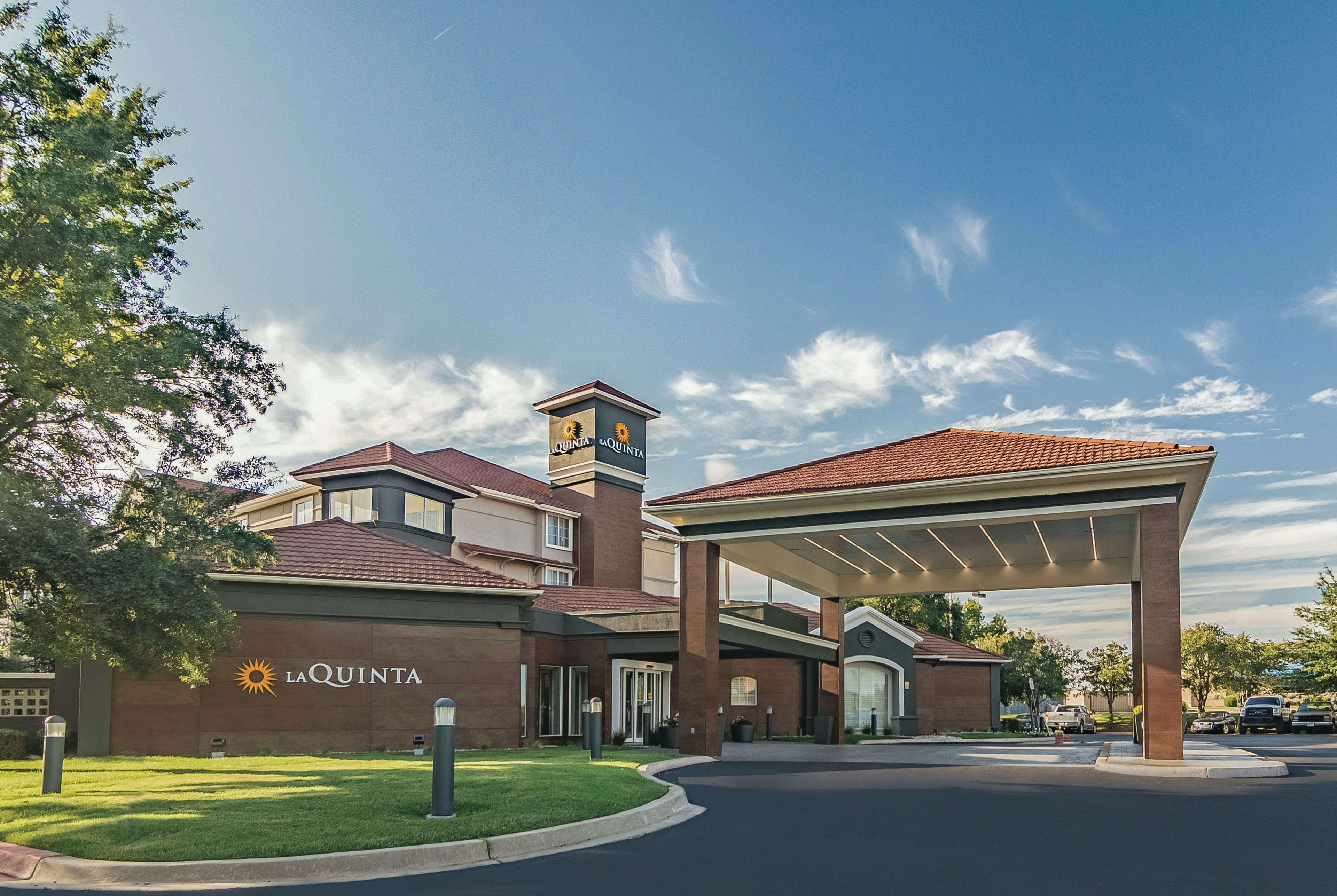 La Quinta By Wyndham Alexandria Airport Hotel Luaran gambar