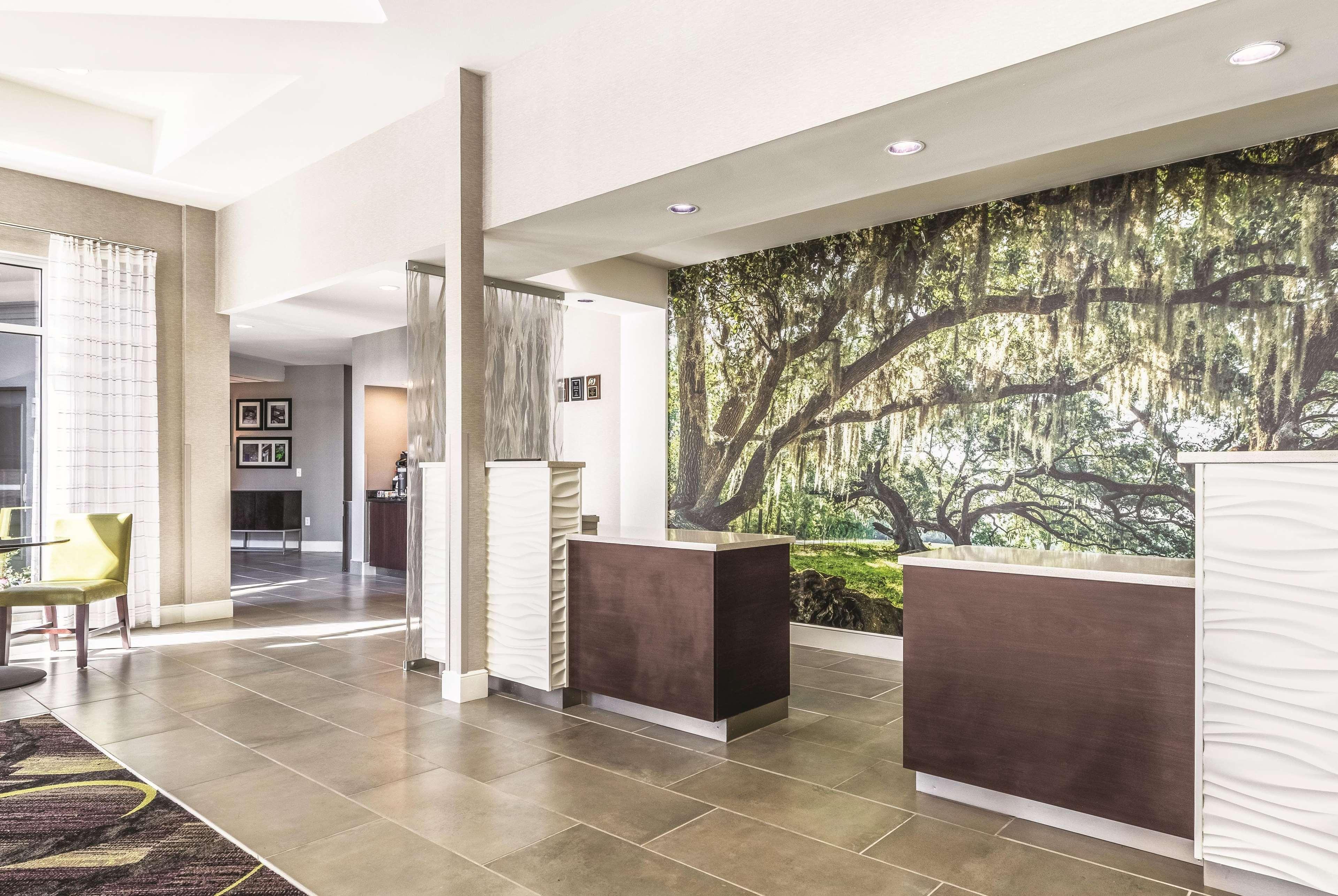 La Quinta By Wyndham Alexandria Airport Hotel Luaran gambar