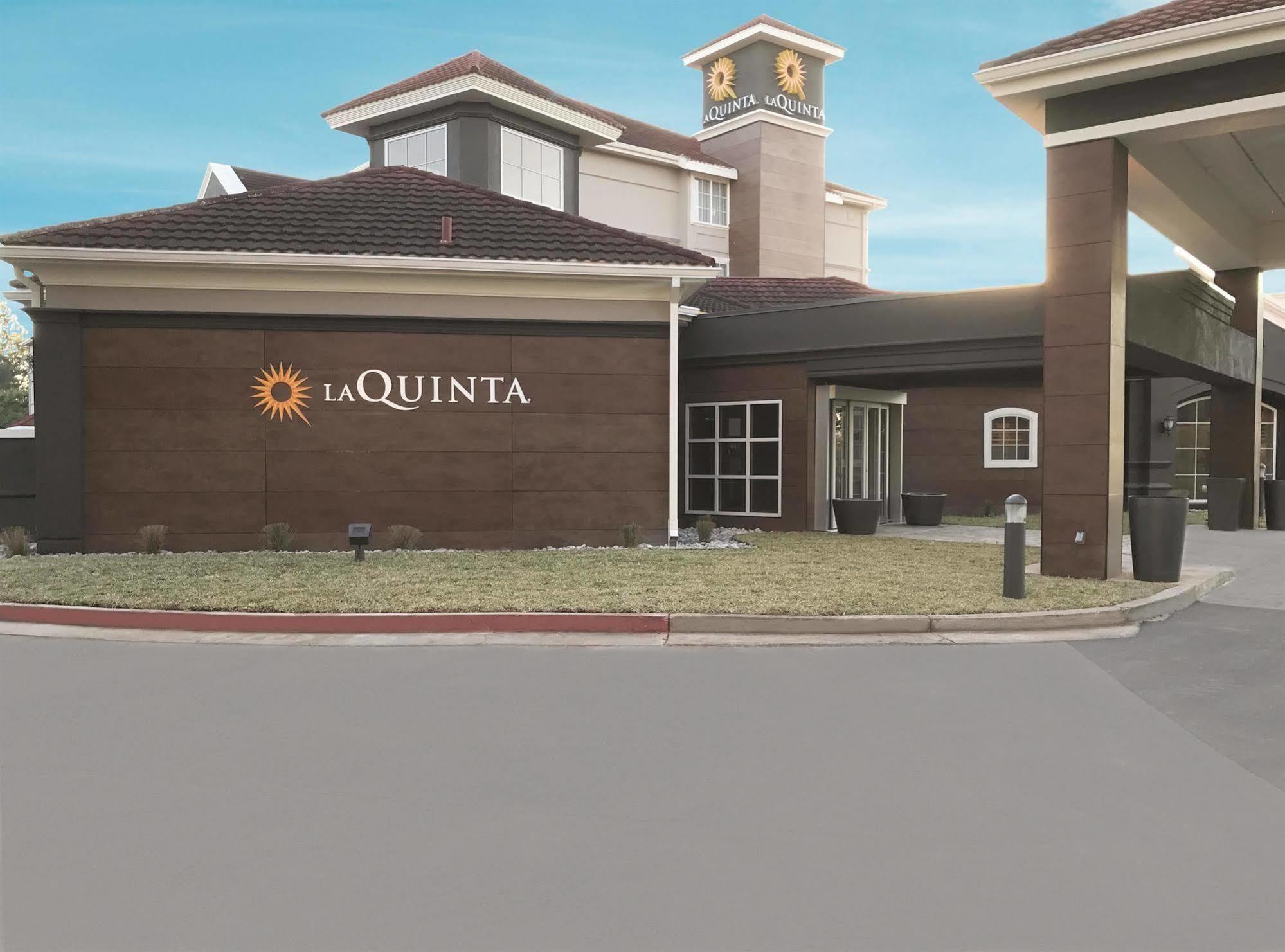 La Quinta By Wyndham Alexandria Airport Hotel Luaran gambar
