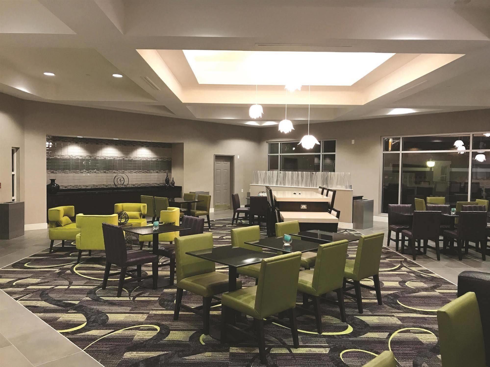 La Quinta By Wyndham Alexandria Airport Hotel Luaran gambar