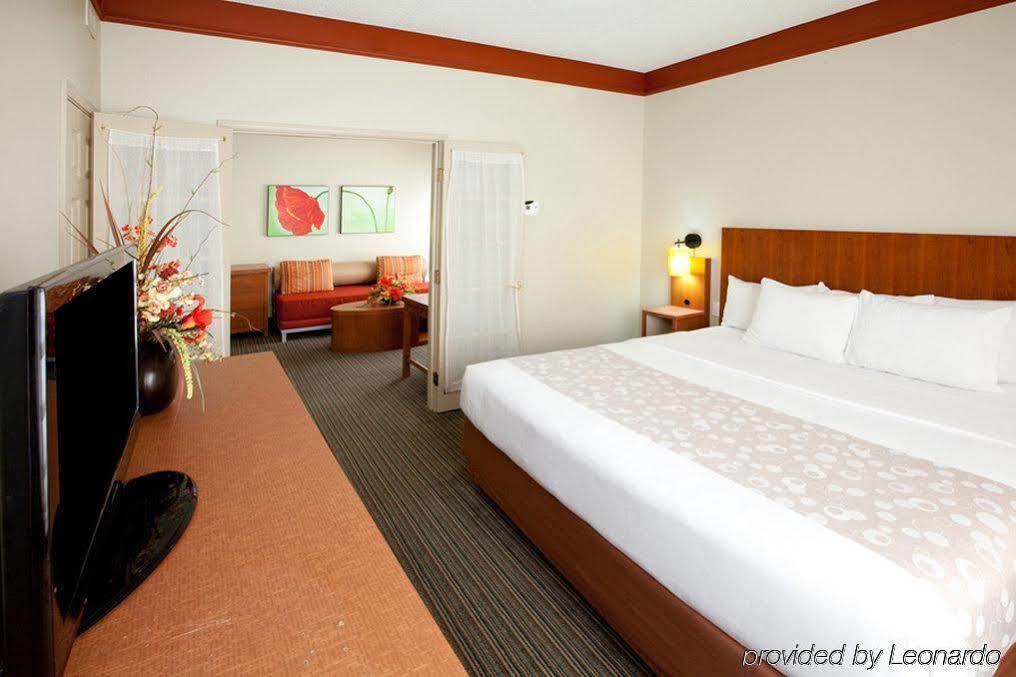 La Quinta By Wyndham Alexandria Airport Hotel Luaran gambar